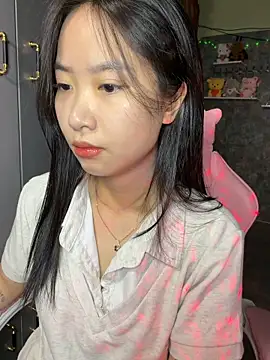 Linne6789 online show from May 3, 2026, 2:45 pm