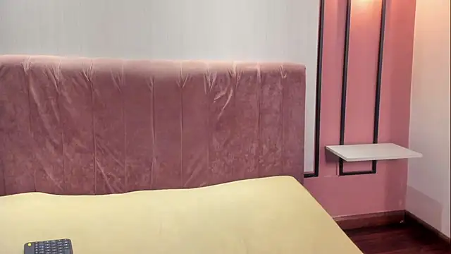 Snapshot of HannaWen_ chatting on February 4, 2026, 12:00 pm HannaWen online show from February 4, 2026, 12:00 pm