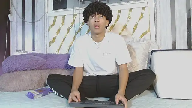 ian smith  online show from April 15, 2026, 11:28 am