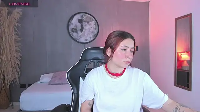 charlottee27  online show from February 15, 2026, 2:08 am