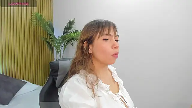 milaack  online show from February 13, 2026, 7:32 pm