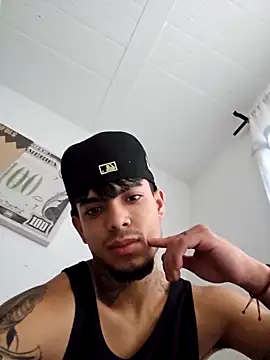 Snapshot of miguel_aguirre_ chatting on February 11, 2026, 11:37 am miguel aguirre online show from February 11, 2026, 11:37 am