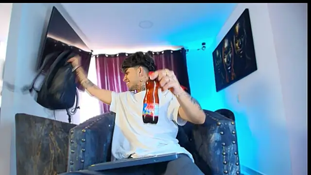 Snapshot of miguel_aguirre_ chatting on February 19, 2026, 1:40 pm miguel aguirre online show from February 19, 2026, 1:40 pm