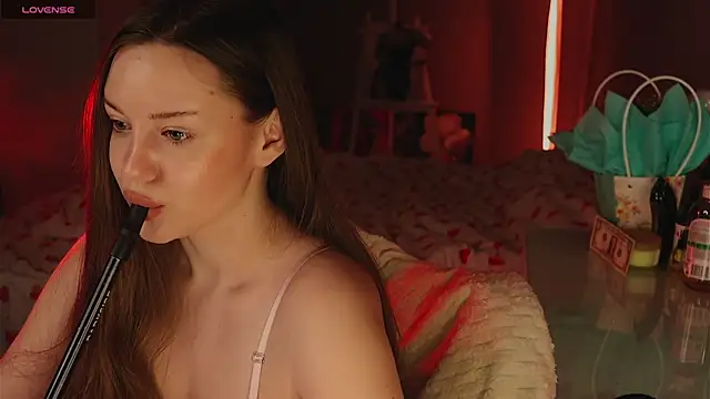 Alisia here online show from April 15, 2026, 9:48 pm