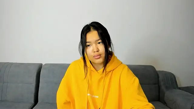 luna yum online show from February 17, 2026, 7:20 pm