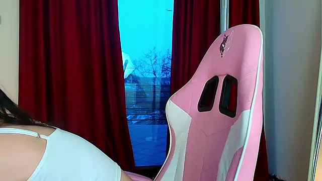 LunaAllure online show from February 5, 2026, 3:38 pm