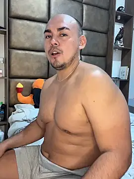 Snapshot of eros_colby chatting on February 14, 2026, 4:04 pm eros colby online show from February 14, 2026, 4:04 pm