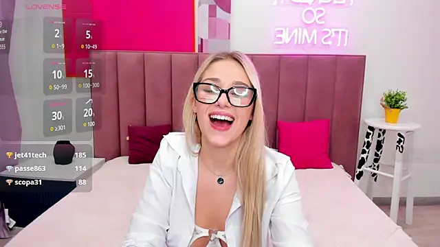 MIla Stunning online show from February 3, 2026, 6:40 am