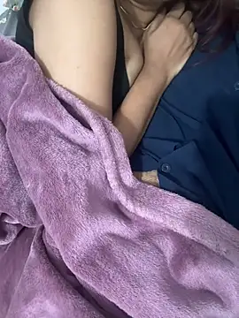 couple7v17d online show from February 9, 2026, 7:18 pm