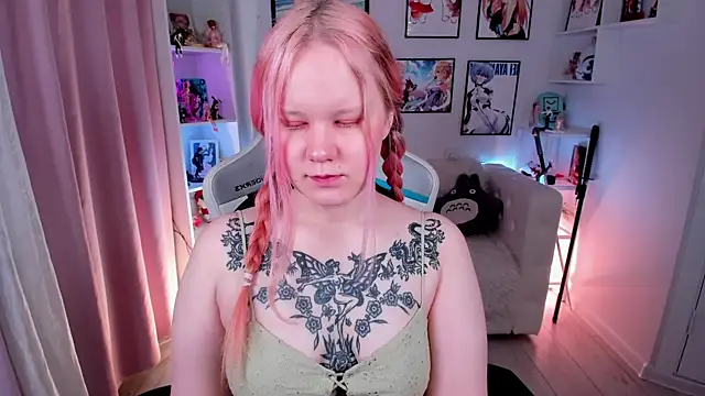 AnnieVibe online show from March 15, 2026, 5:41 pm