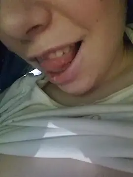 Snapshot of miraevelina chatting on February 11, 2026, 9:14 am miraevelina online show from February 11, 2026, 9:14 am