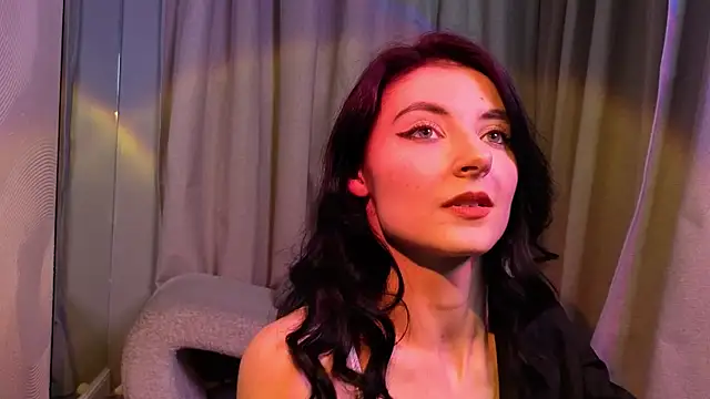 NicoleLuxe online show from April 9, 2026, 7:19 pm