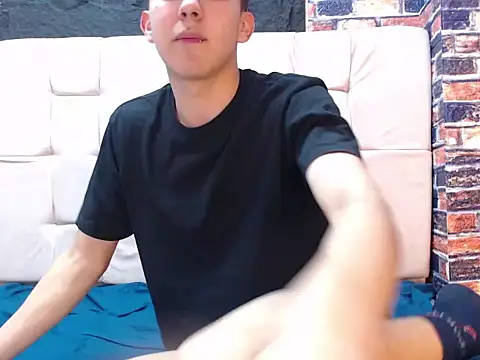 massimoferrera303av online show from February 24, 2026, 7:34 pm