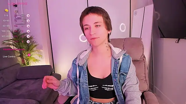 AutumnWhisper online show from February 3, 2026, 9:31 pm