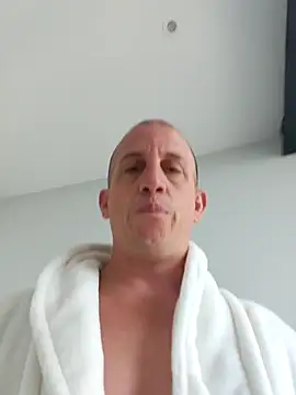 superhotpapi online show from February 26, 2026, 6:29 pm