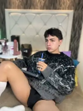 Samu Hott online show from April 7, 2026, 8:20 pm