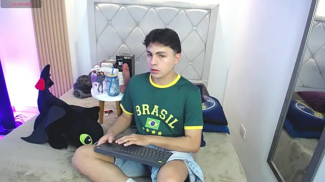 Samu Hott online show from April 21, 2026, 8:23 pm