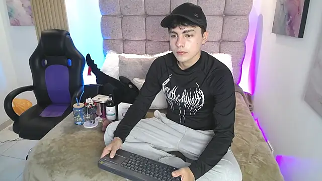 Snapshot of Samu_Hott chatting on May 15, 2026, 8:05 pm Samu Hott online show from May 15, 2026, 8:05 pm