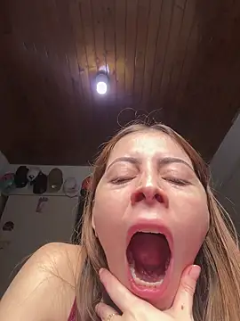 lilasun17 online show from April 13, 2026, 6:13 pm