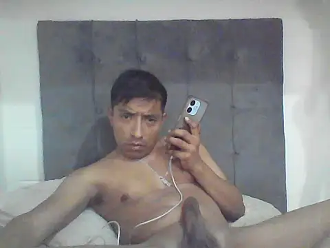 Snapshot of FierrudoMora777 chatting on May 15, 2026, 9:33 pm FierrudoMora777 online show from May 15, 2026, 9:33 pm