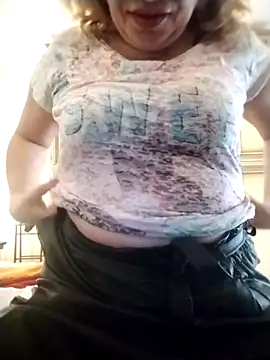 Snapshot of oxavector chatting on February 7, 2026, 8:07 am oxavector online show from February 7, 2026, 8:07 am