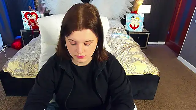 KristiFoxy online show from April 8, 2026, 5:18 am