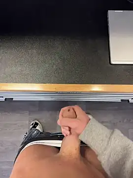 Snapshot of Robertocavall chatting on February 20, 2026, 3:45 pm Robertocavall online show from February 20, 2026, 3:45 pm