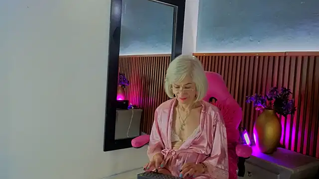Snapshot of miss_monserrate01 chatting on May 28, 2026, 1:30 pm miss monserrate01 online show from May 28, 2026, 1:30 pm