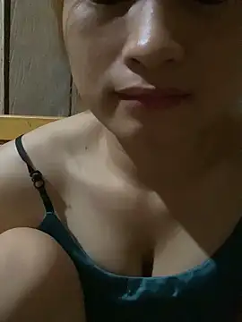 Snapshot of yuii-717 chatting on April 15, 2026, 2:35 pm yuii-717 online show from April 15, 2026, 2:35 pm