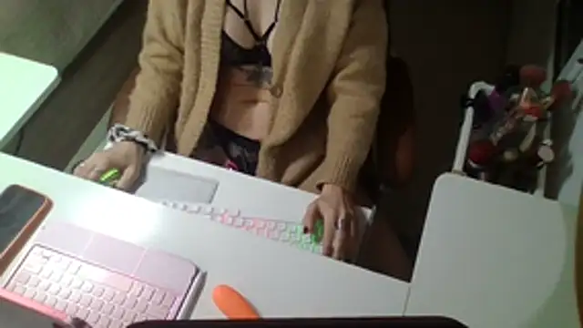 Snapshot of hipotenusa chatting on February 5, 2026, 7:46 am hipotenusa online show from February 5, 2026, 7:46 am