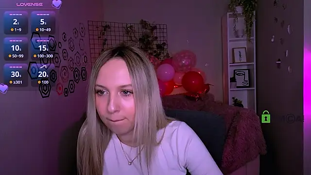 Snapshot of tiffani_murr chatting on February 20, 2026, 8:09 pm tiffani murr online show from February 20, 2026, 8:09 pm