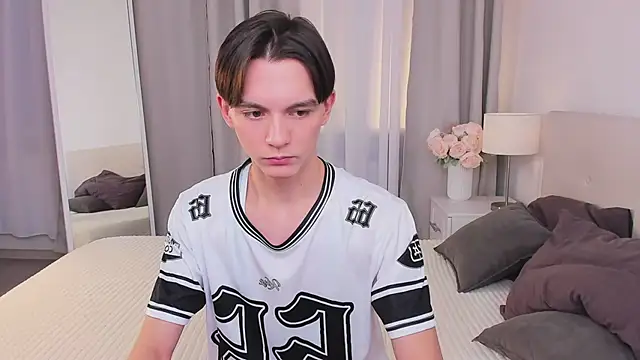 Snapshot of Ian_Harrickton chatting on March 2, 2026, 3:19 pm Ian Harrickton online show from March 2, 2026, 3:19 pm