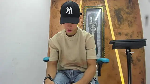 Snapshot of David_Bigcock20 chatting on February 14, 2026, 8:27 pm David Bigcock20 online show from February 14, 2026, 8:27 pm