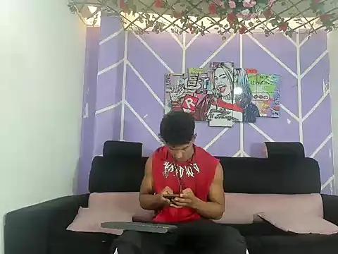 Yoel hot2004 online show from April 3, 2026, 7:34 pm