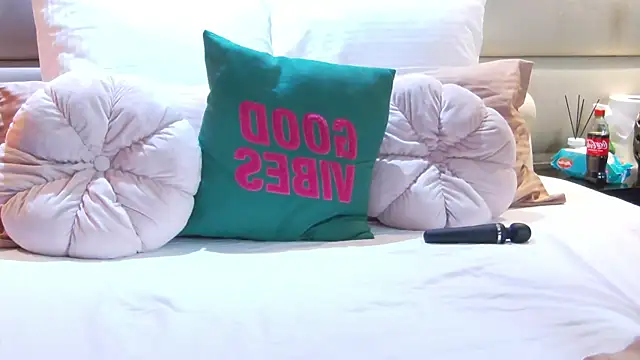 BlissArtX online show from February 4, 2026, 8:58 pm