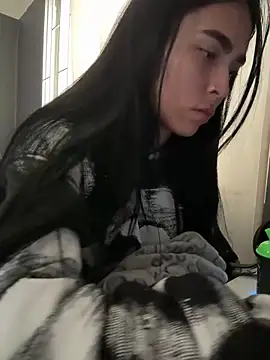 Sara Fernandez  online show from February 24, 2026, 2:15 pm