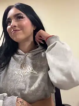 Sara Fernandez  online show from March 20, 2026, 2:22 pm