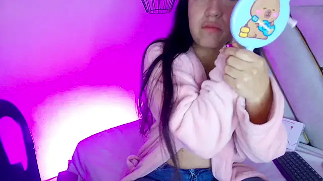 Snapshot of Dahiana_Dmour_ chatting on February 17, 2026, 12:23 pm Dahiana Dmour online show from February 17, 2026, 12:23 pm