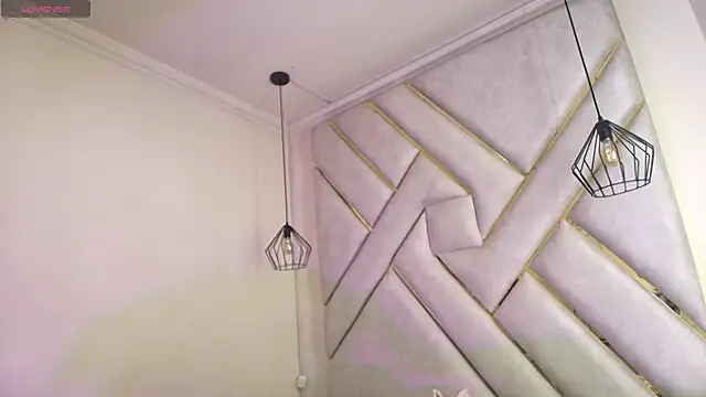 Dahiana Dmour  online show from April 10, 2026, 3:50 pm