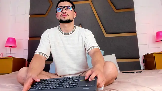 valenssio moretti online show from April 11, 2026, 8:29 am