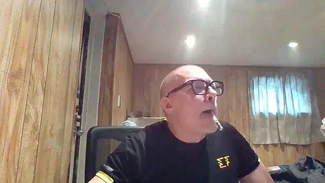 Snapshot of melvinsnow chatting on October 22, 2025, 5:13 pm melvinsnow online show from October 22, 2025, 5:13 pm