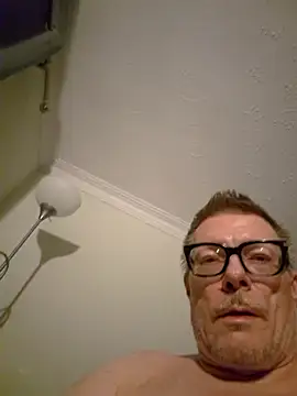 Snapshot of melvinsnow chatting on February 26, 2026, 2:43 am melvinsnow online show from February 26, 2026, 2:43 am