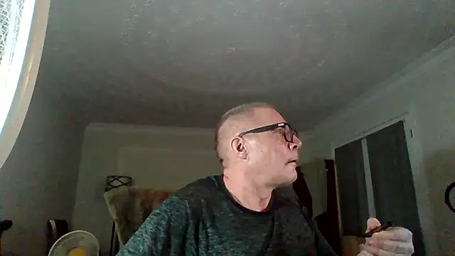 Snapshot of melvinsnow chatting on May 17, 2026, 10:33 am melvinsnow online show from May 17, 2026, 10:33 am