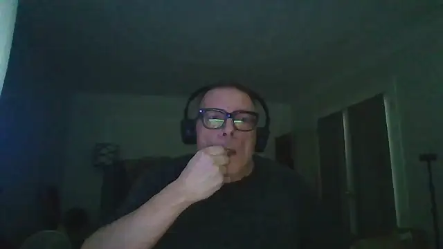Snapshot of melvinsnow chatting on May 19, 2026, 4:35 pm melvinsnow online show from May 19, 2026, 4:35 pm