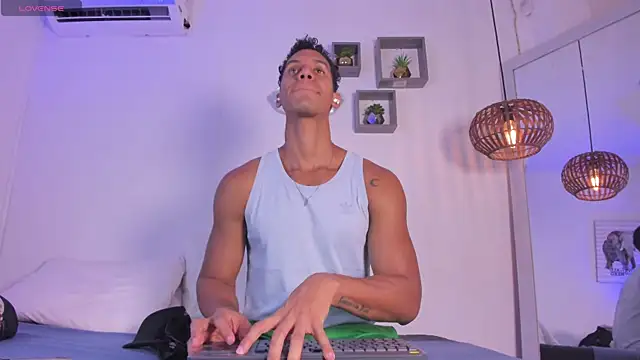 Snapshot of Royland_Vega chatting on March 3, 2026, 11:38 am Royland Vega online show from March 3, 2026, 11:38 am