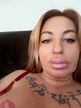 MiaMooly online show from February 11, 2026, 12:32 pm