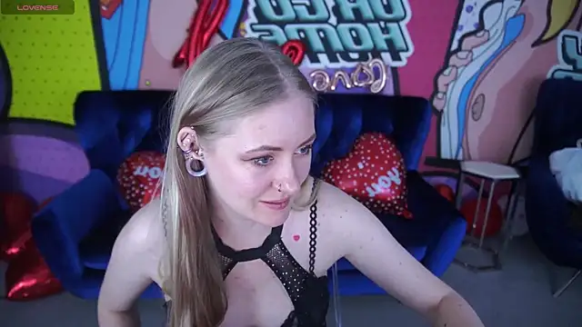 Snapshot of DramaQuenns chatting on February 14, 2026, 6:43 am DramaQuenns online show from February 14, 2026, 6:43 am