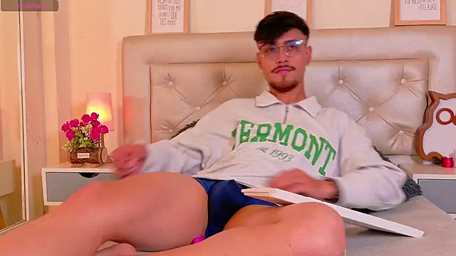 Snapshot of Aiden_Gray chatting on February 27, 2026, 3:56 pm Aiden Gray online show from February 27, 2026, 3:56 pm