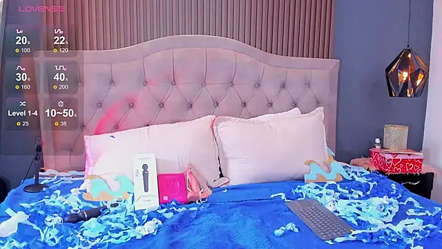 Noa 03 online show from March 13, 2026, 6:25 pm