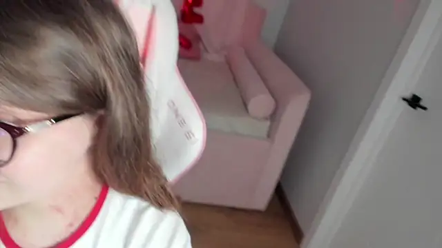 Snapshot of ChloeHalses chatting on February 17, 2026, 5:15 am ChloeHalses online show from February 17, 2026, 5:15 am